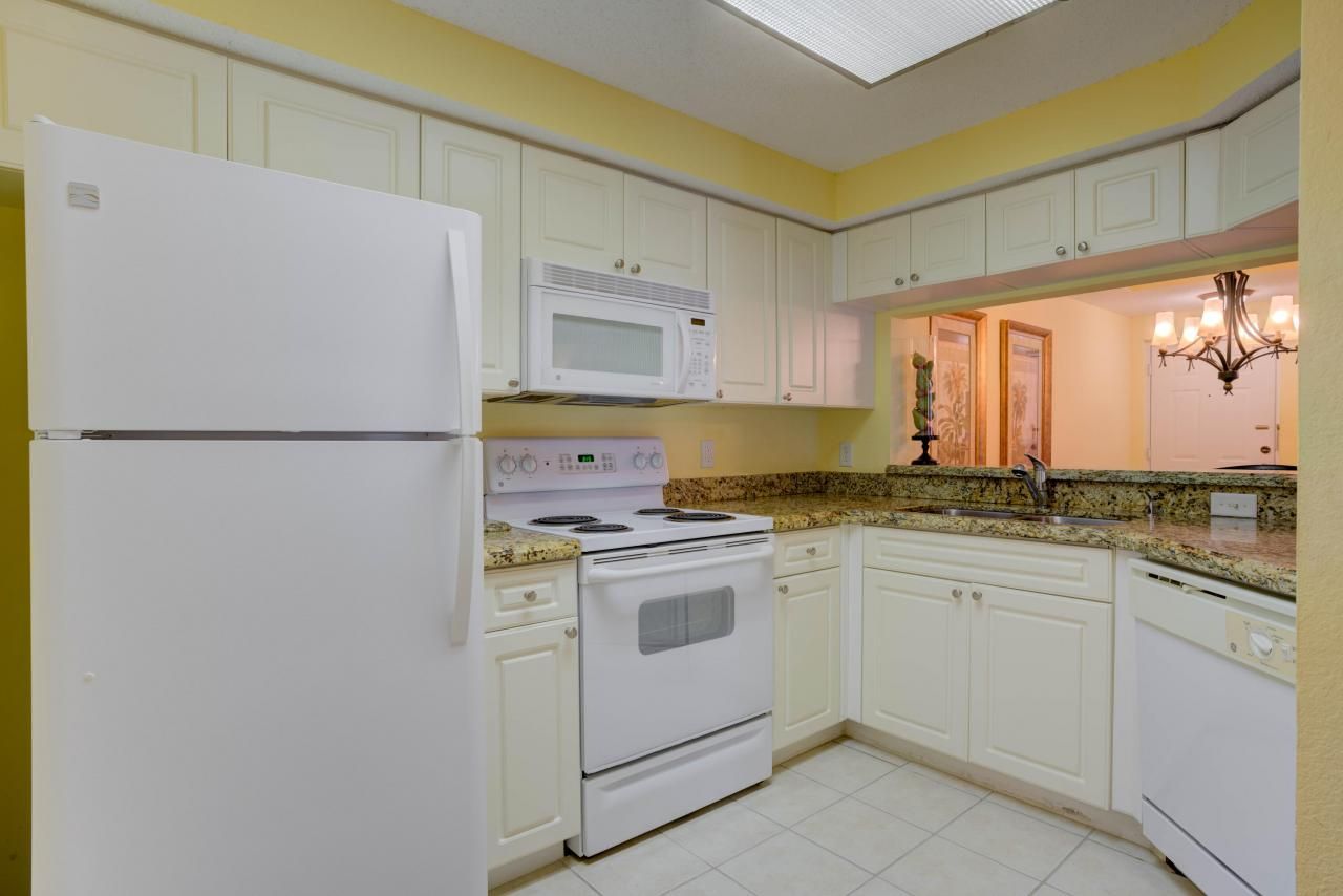 3020 Alcazar Place, Unit 207, Palm Beach Gardens, FL 33410 Photo
