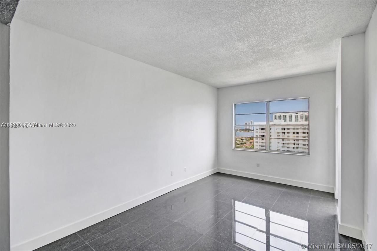 2801 NE 183rd St, Unit 2208W, Aventura, FL 33160 Photo