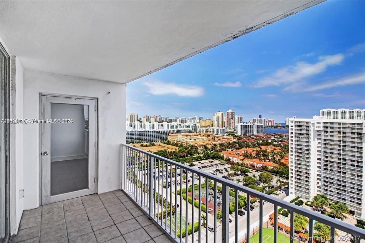 2801 NE 183rd St, Unit 2208W, Aventura, FL 33160 Photo