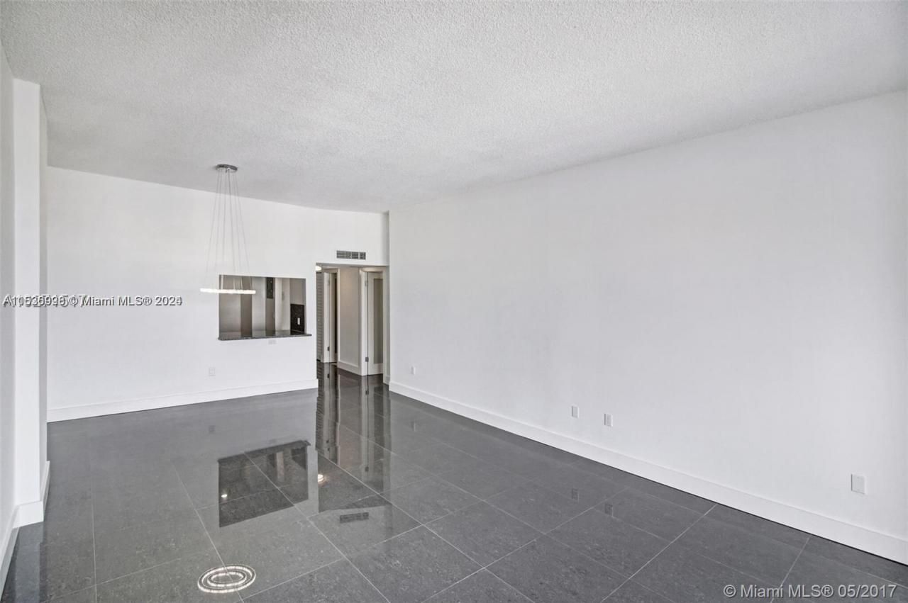 2801 NE 183rd St, Unit 2208W, Aventura, FL 33160 Photo