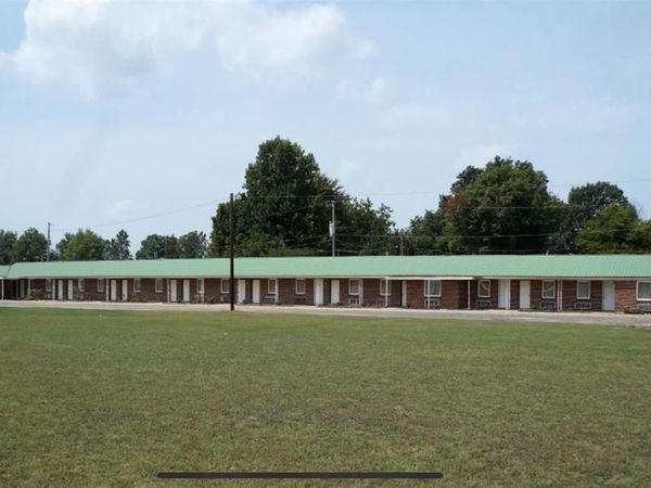 215 S BYPASS, Kennett, MO 63857