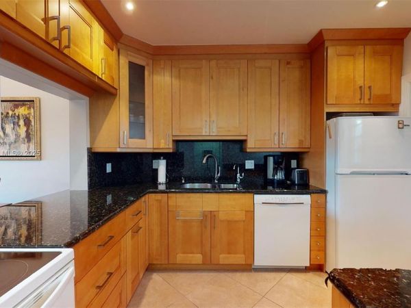 329 SE 3rd St, Unit 402P, Hallandale Beach, FL 33009