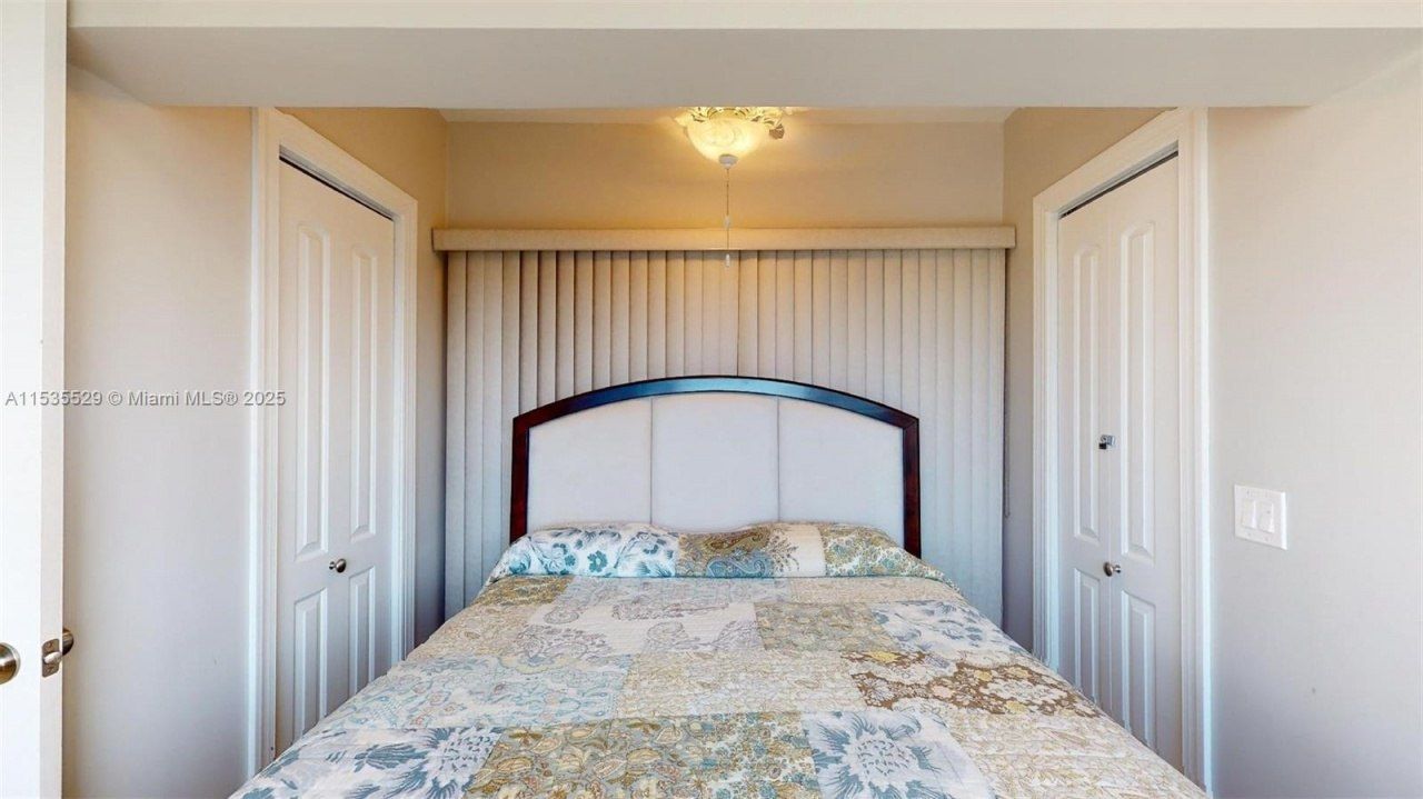 329 SE 3rd St, Unit 402P, Hallandale Beach, FL 33009 Photo