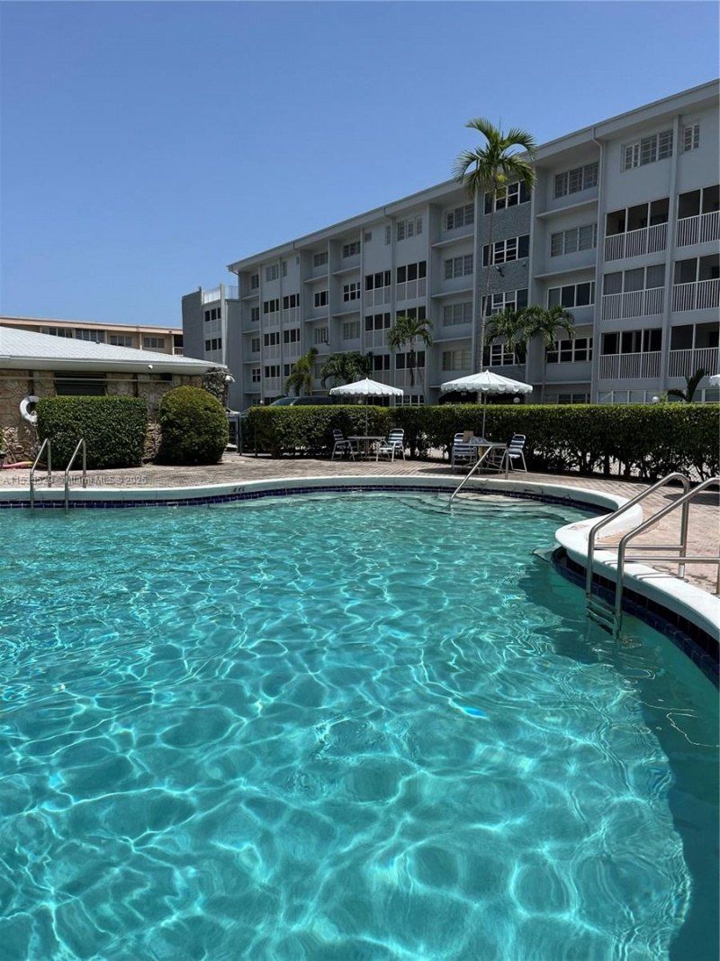 329 SE 3rd St, Unit 402P, Hallandale Beach, FL 33009 Photo
