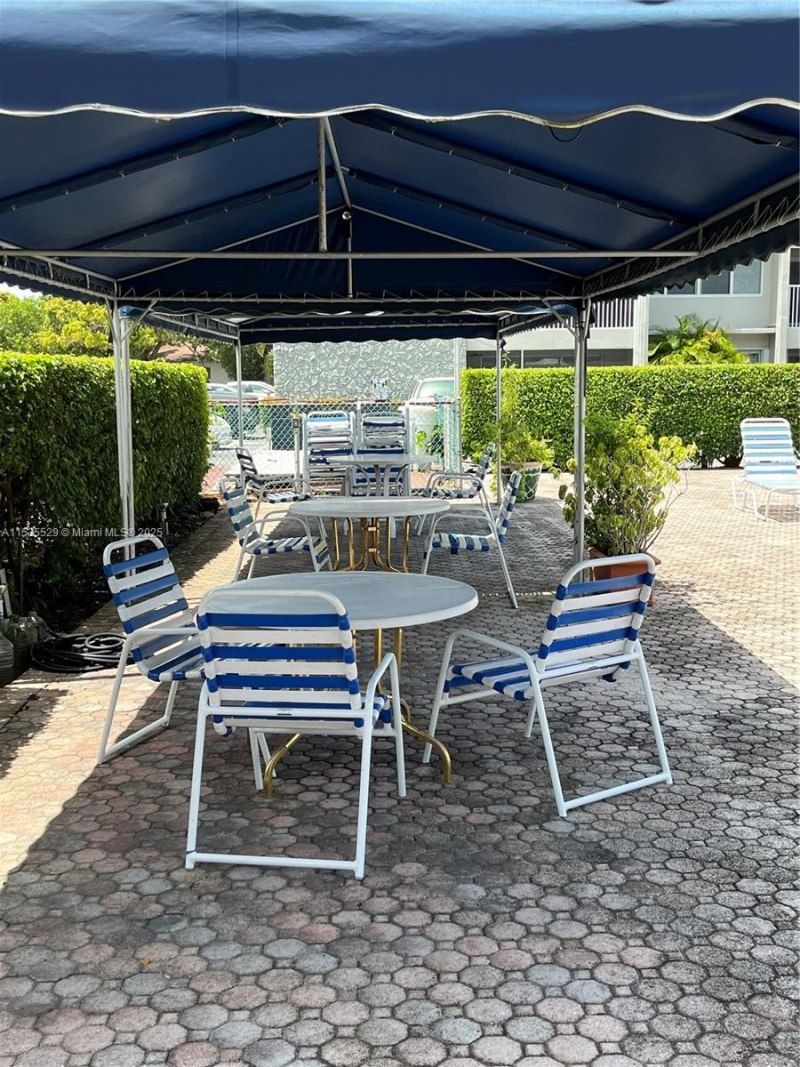 329 SE 3rd St, Unit 402P, Hallandale Beach, FL 33009 Photo