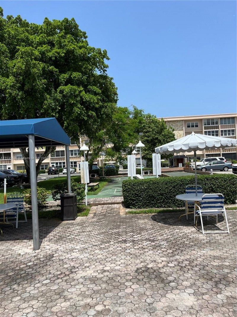 329 SE 3rd St, Unit 402P, Hallandale Beach, FL 33009 Photo