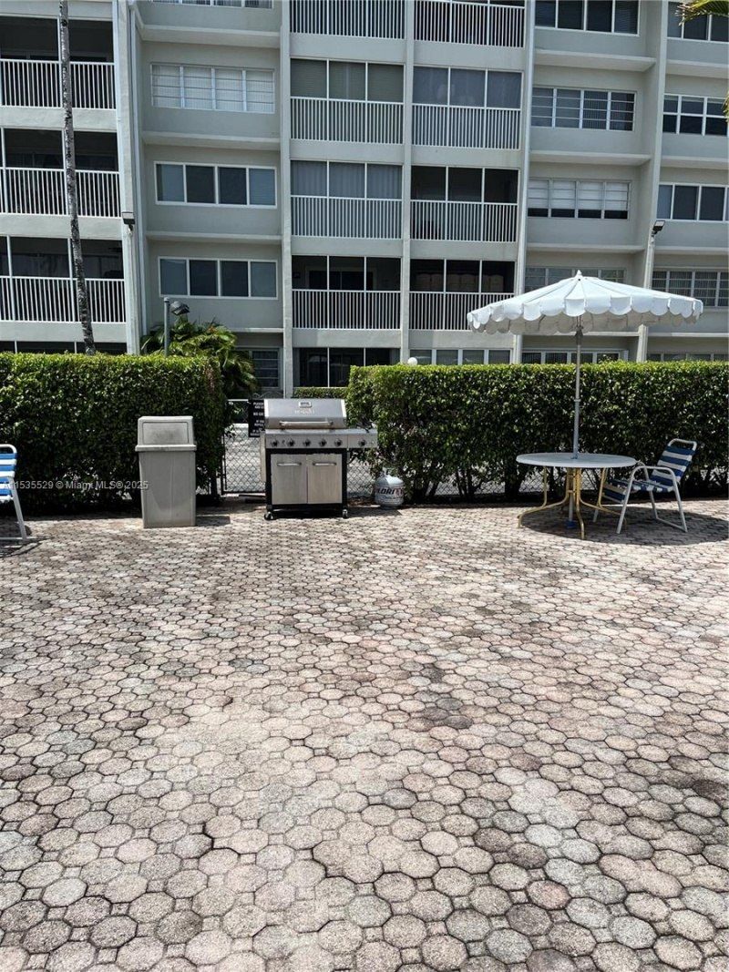 329 SE 3rd St, Unit 402P, Hallandale Beach, FL 33009 Photo
