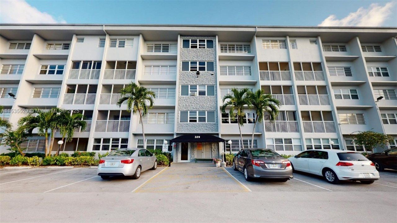329 SE 3rd St, Unit 402P, Hallandale Beach, FL 33009 Photo