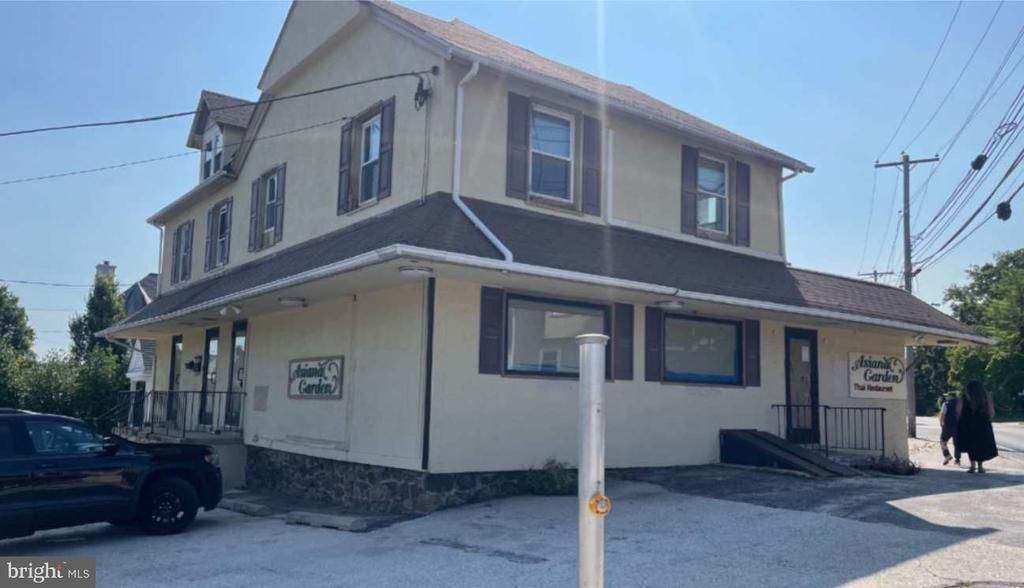 230 232 W Wayne Avenue, Wayne, PA 19087 Main Photo