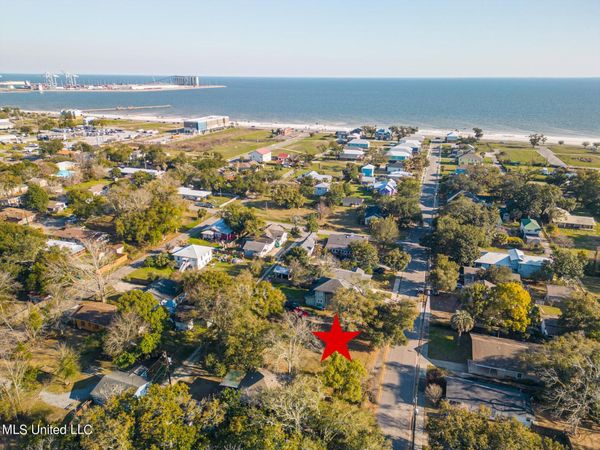 818 Woodward Avenue, Gulfport, MS 39501