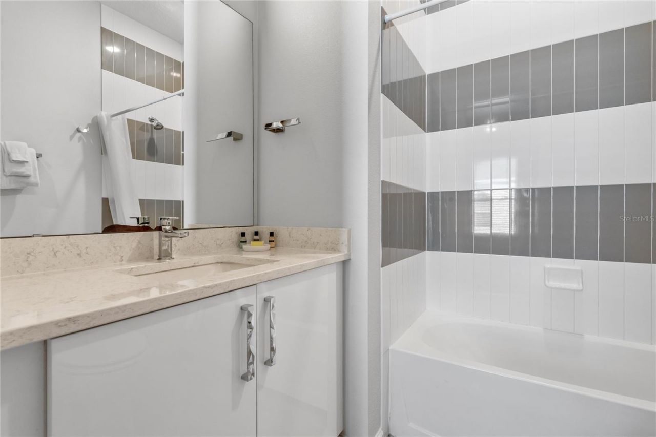 1758 Oak Blossom Drive, Davenport, FL 33837 Photo