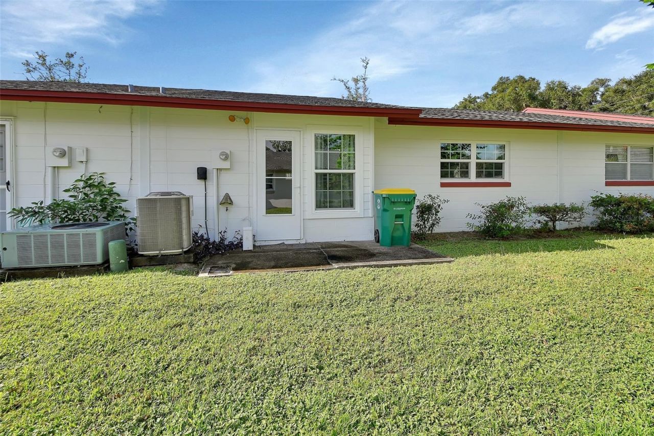 217 N Hill Avenue, Unit 20, Deland, FL 32724 Photo