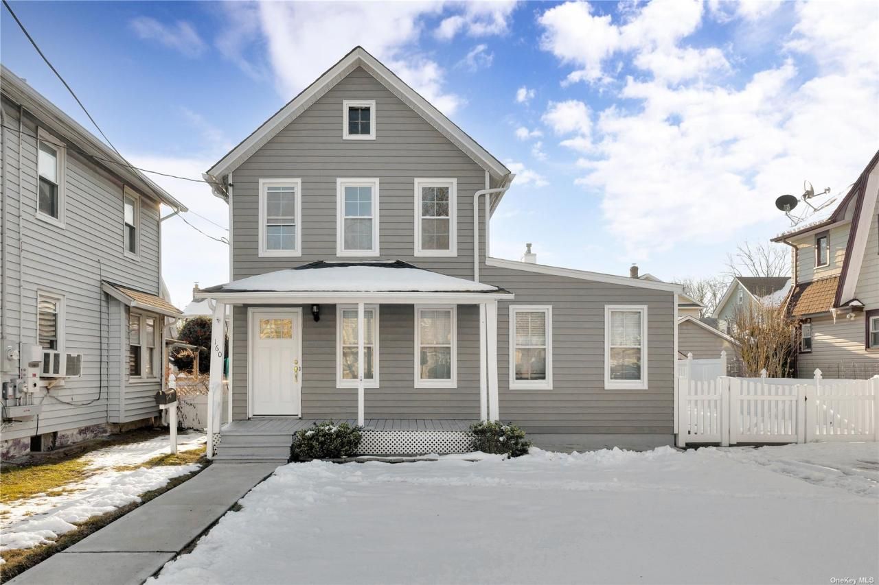 160 Rocklyn Avenue, Lynbrook, NY 11563 Main Photo