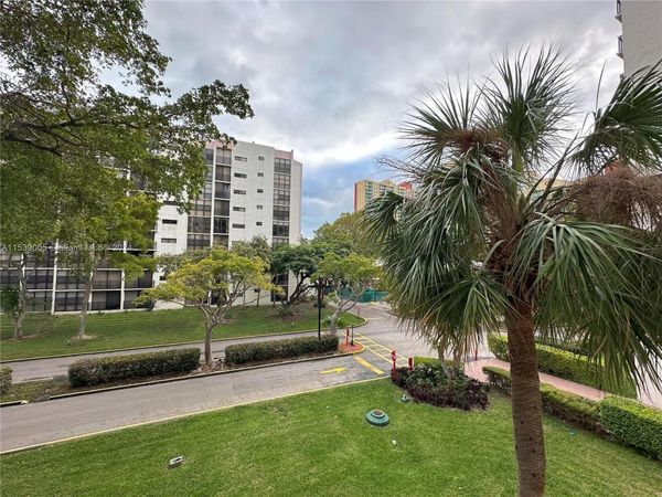 17021 N Bay Rd, Unit 320-4, Sunny Isles Beach, FL 33160