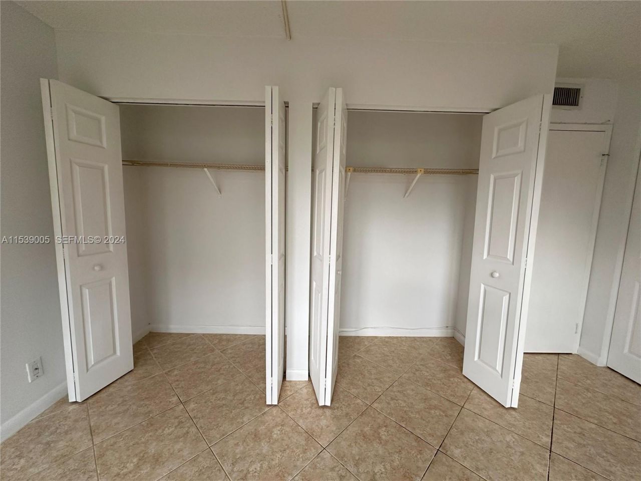 17021 N Bay Rd, Unit 320-4, Sunny Isles Beach, FL 33160 Photo