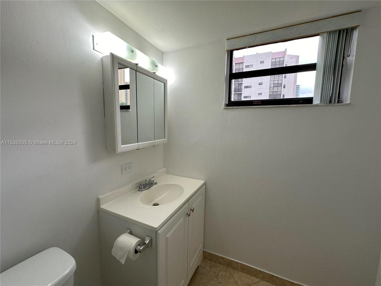 17021 N Bay Rd, Unit 320-4, Sunny Isles Beach, FL 33160 Photo