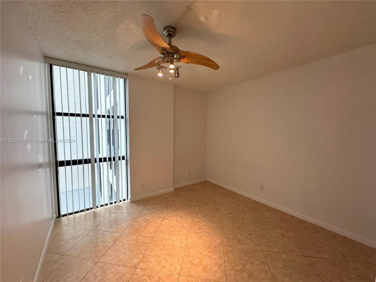17021 N Bay Rd, Unit 320-4, Sunny Isles Beach, FL 33160 Photo