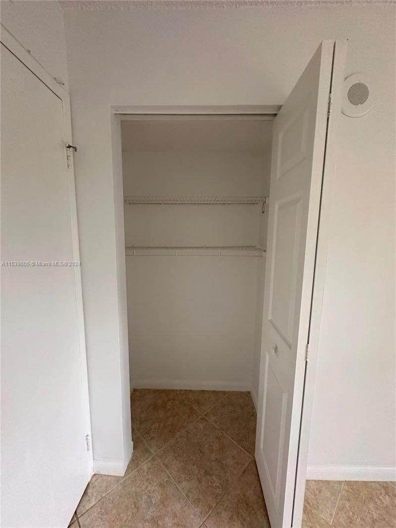 17021 N Bay Rd, Unit 320-4, Sunny Isles Beach, FL 33160 Photo