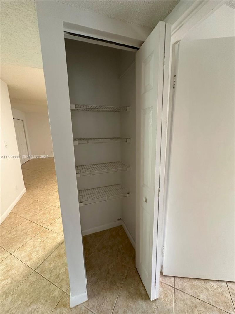 17021 N Bay Rd, Unit 320-4, Sunny Isles Beach, FL 33160 Photo