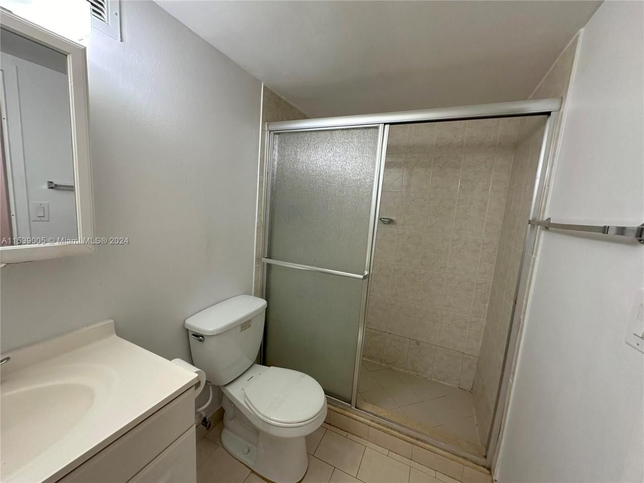 17021 N Bay Rd, Unit 320-4, Sunny Isles Beach, FL 33160 Photo
