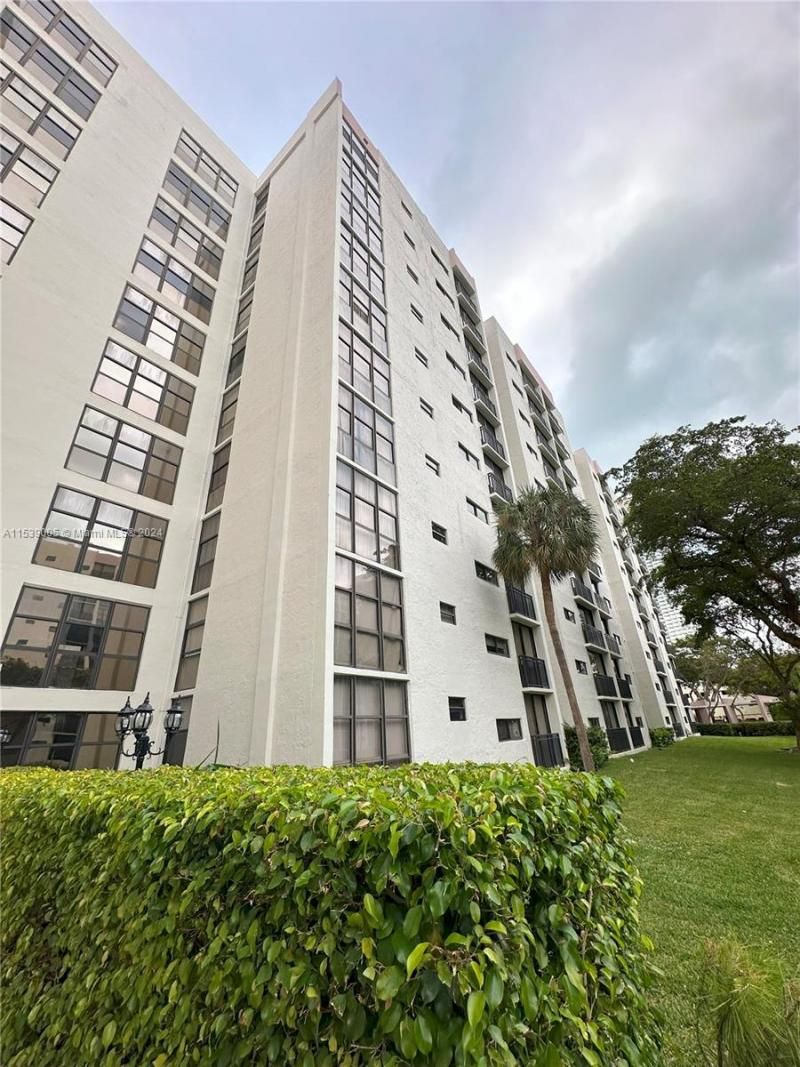 17021 N Bay Rd, Unit 320-4, Sunny Isles Beach, FL 33160 Photo