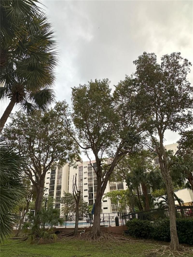 17021 N Bay Rd, Unit 320-4, Sunny Isles Beach, FL 33160 Photo