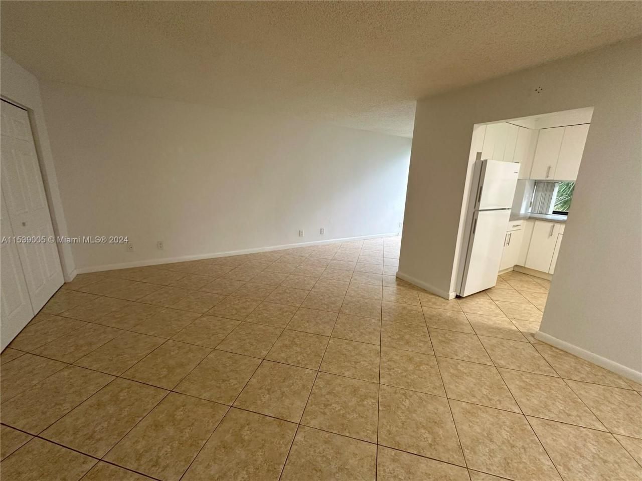 17021 N Bay Rd, Unit 320-4, Sunny Isles Beach, FL 33160 Photo