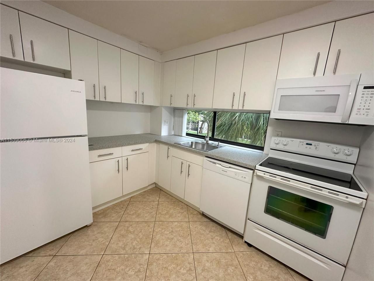 17021 N Bay Rd, Unit 320-4, Sunny Isles Beach, FL 33160 Photo