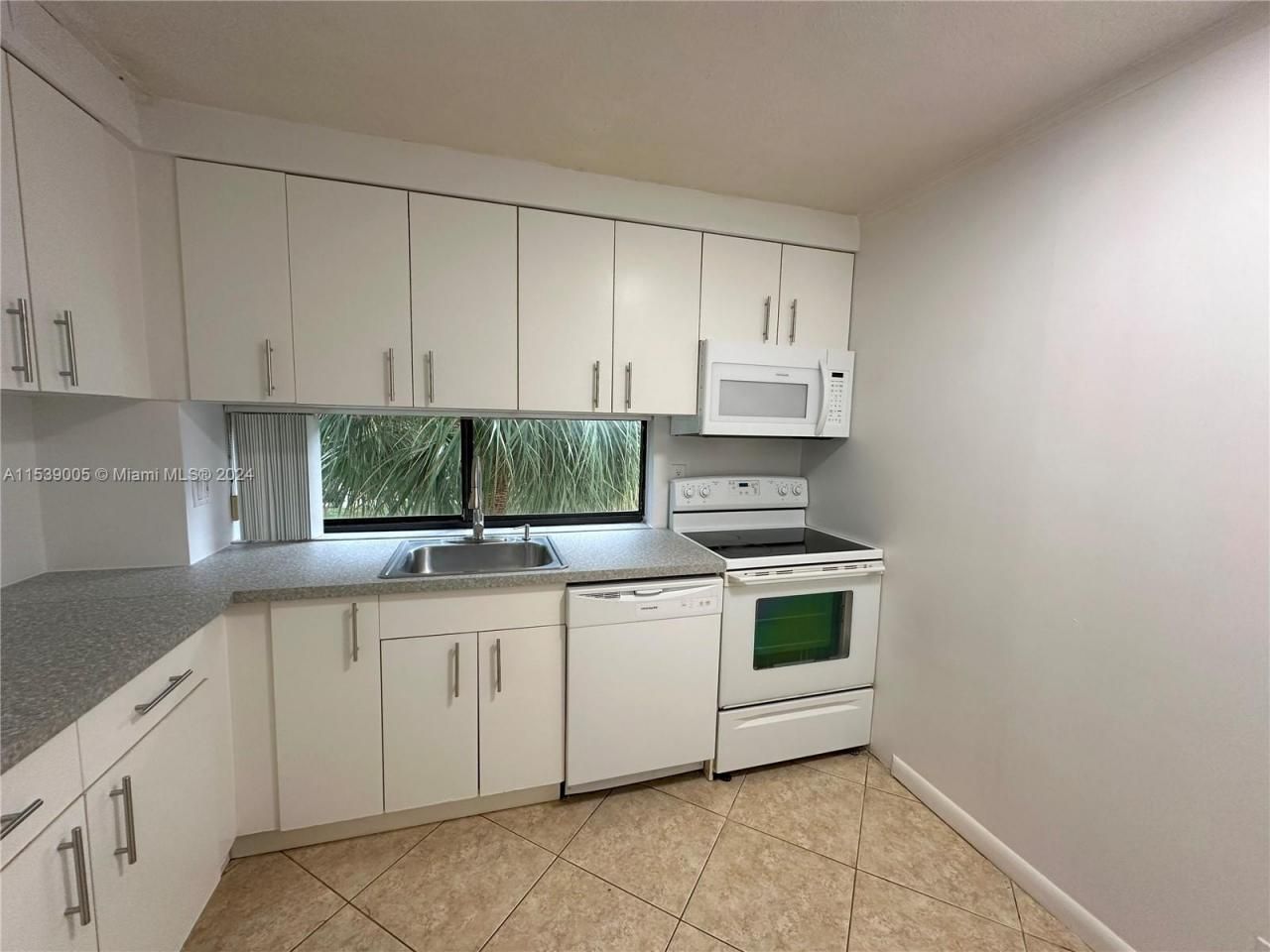 17021 N Bay Rd, Unit 320-4, Sunny Isles Beach, FL 33160 Photo
