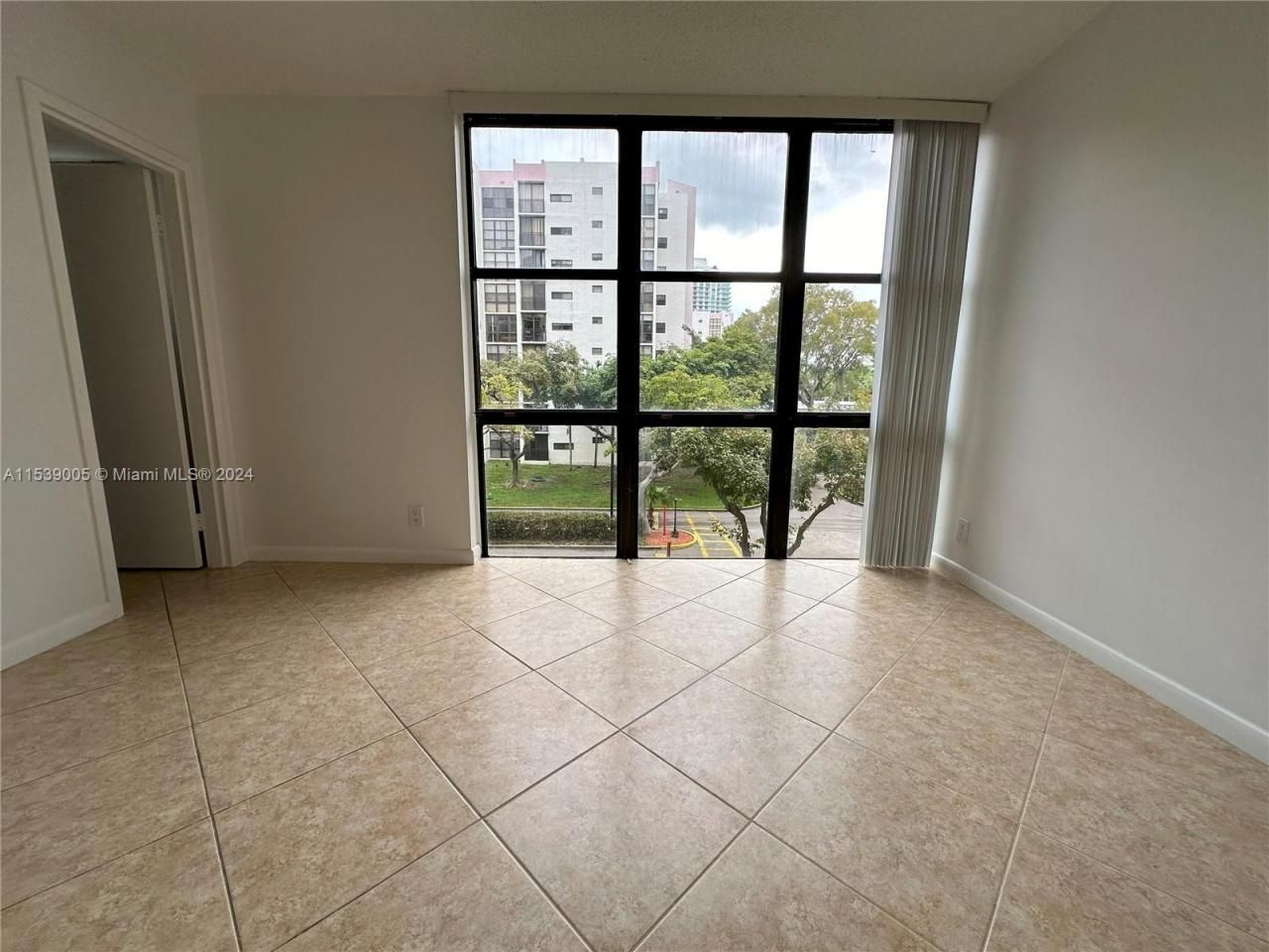 17021 N Bay Rd, Unit 320-4, Sunny Isles Beach, FL 33160 Photo