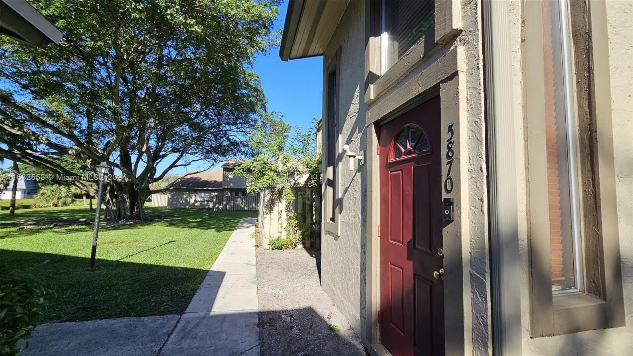 5870 NW 21st St, Unit 45-E, Lauderhill, FL 33313 Photo