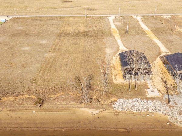 000 HARDIN BOTTOM RIVER RD, Clifton, TN 38425