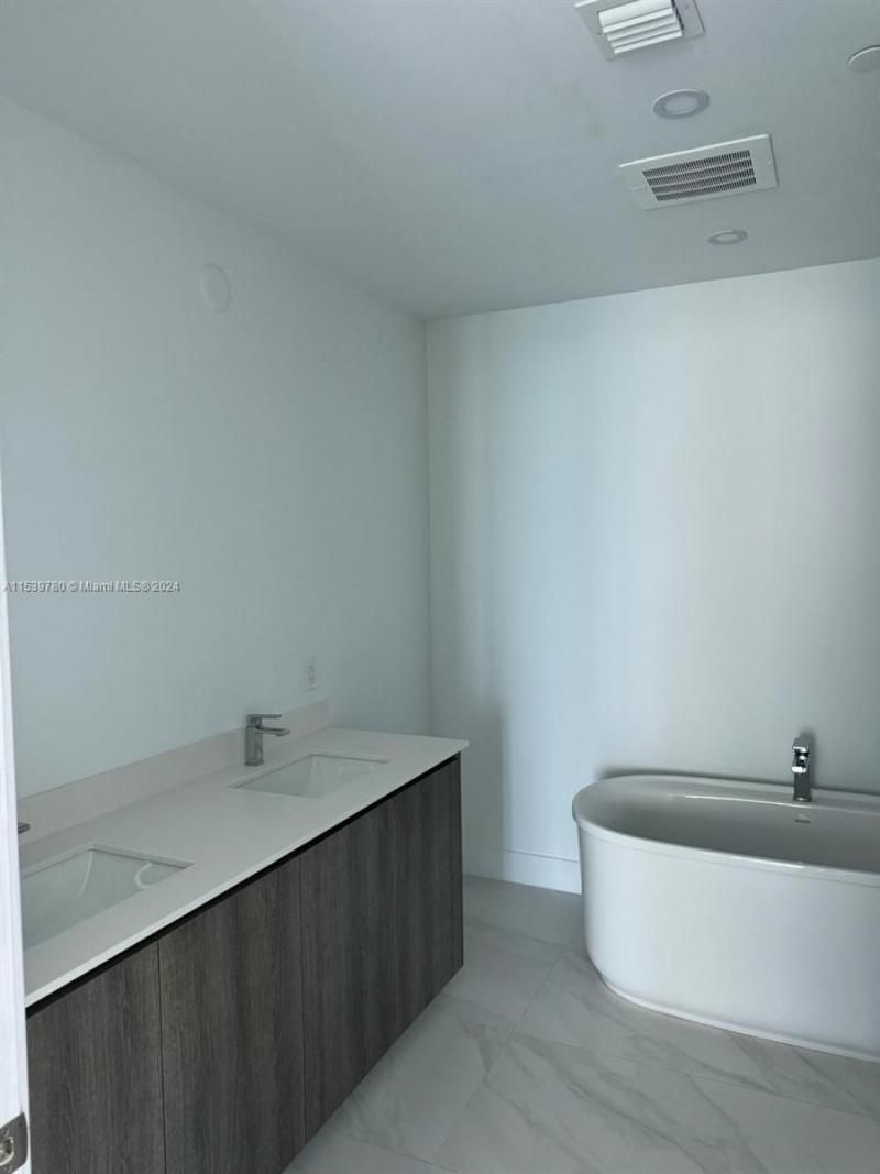 17550 Collins Avenue, Unit 701, Sunny Isles Beach, FL 33160 Photo