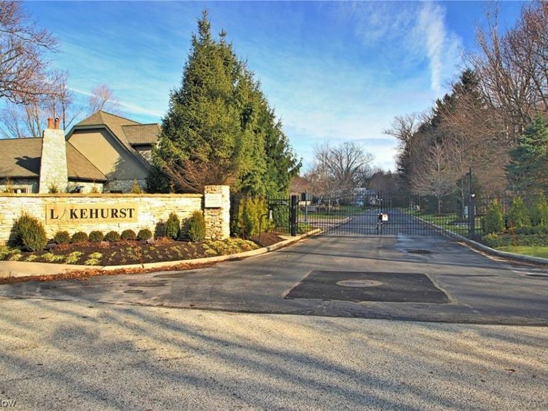 SL 6 Lakehurst Drive, Bratenahl, OH 44108 Photo 4