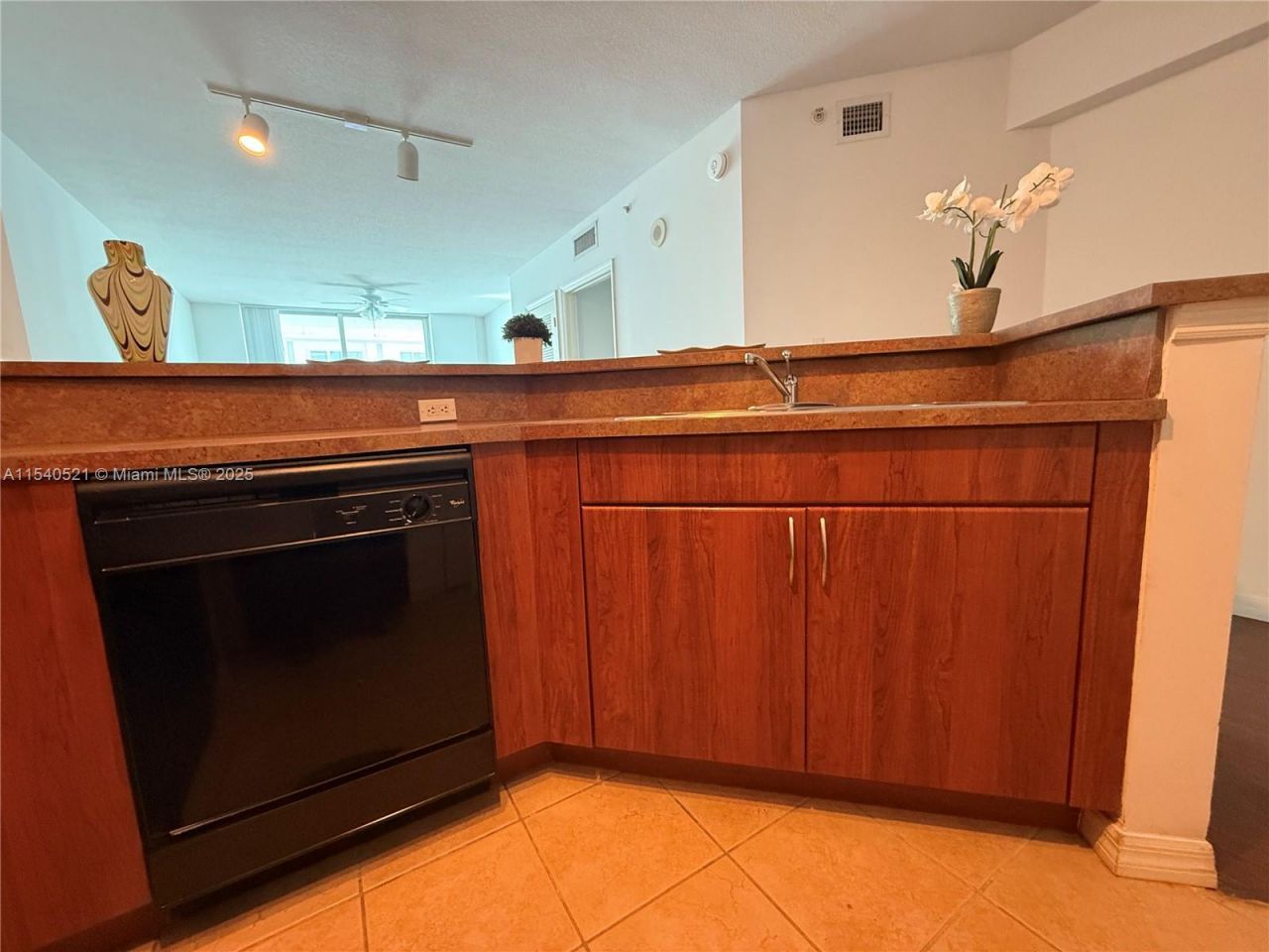 9201 Collins Ave, Unit 1023, Surfside, FL 33154 Photo