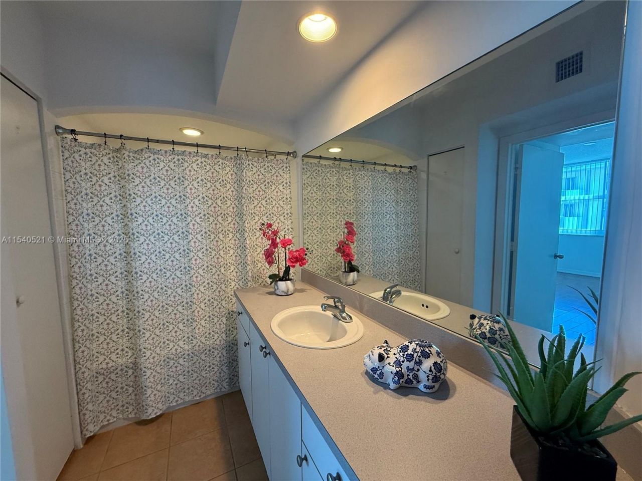 9201 Collins Ave, Unit 1023, Surfside, FL 33154 Photo