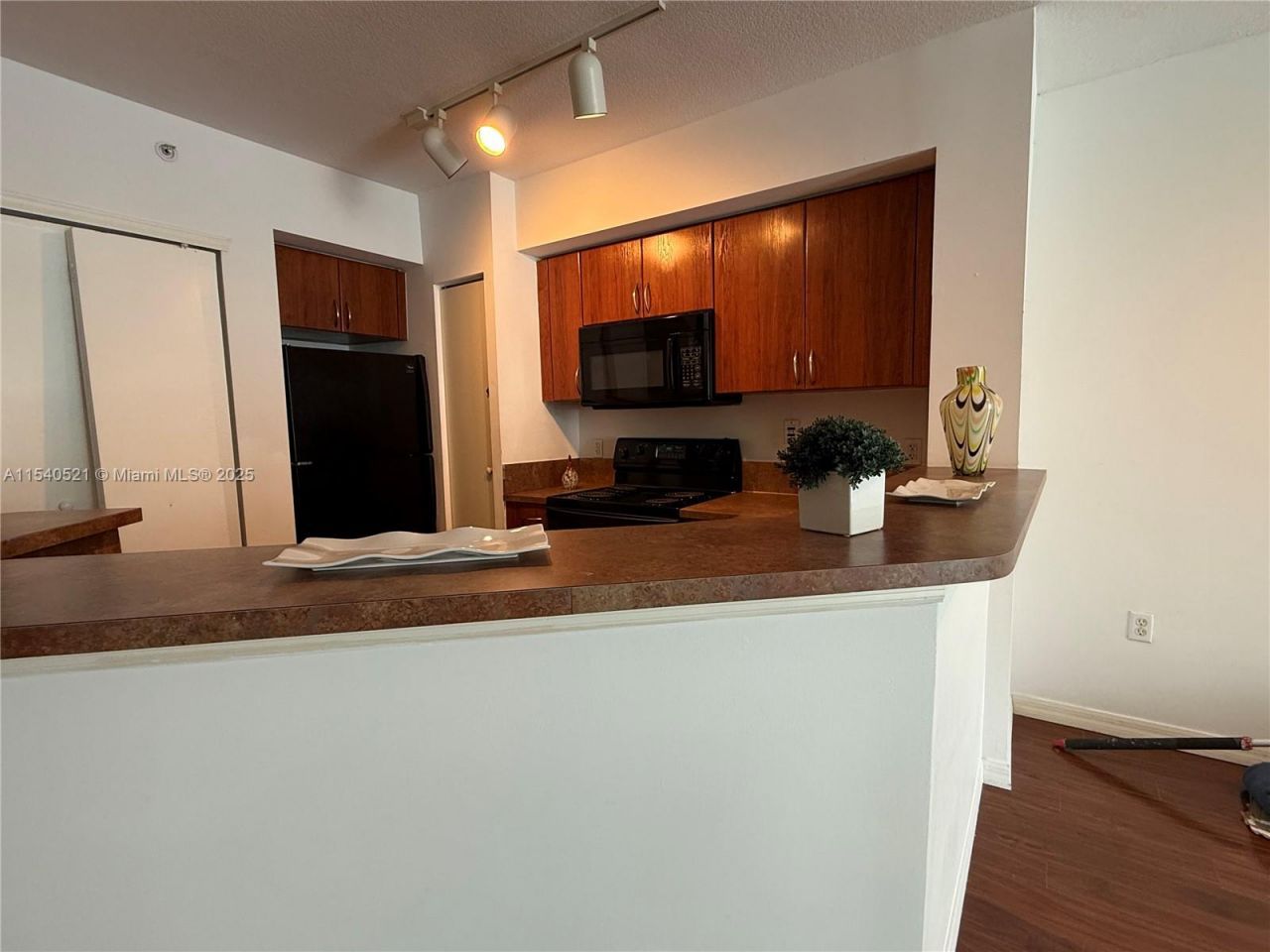 9201 Collins Ave, Unit 1023, Surfside, FL 33154 Photo