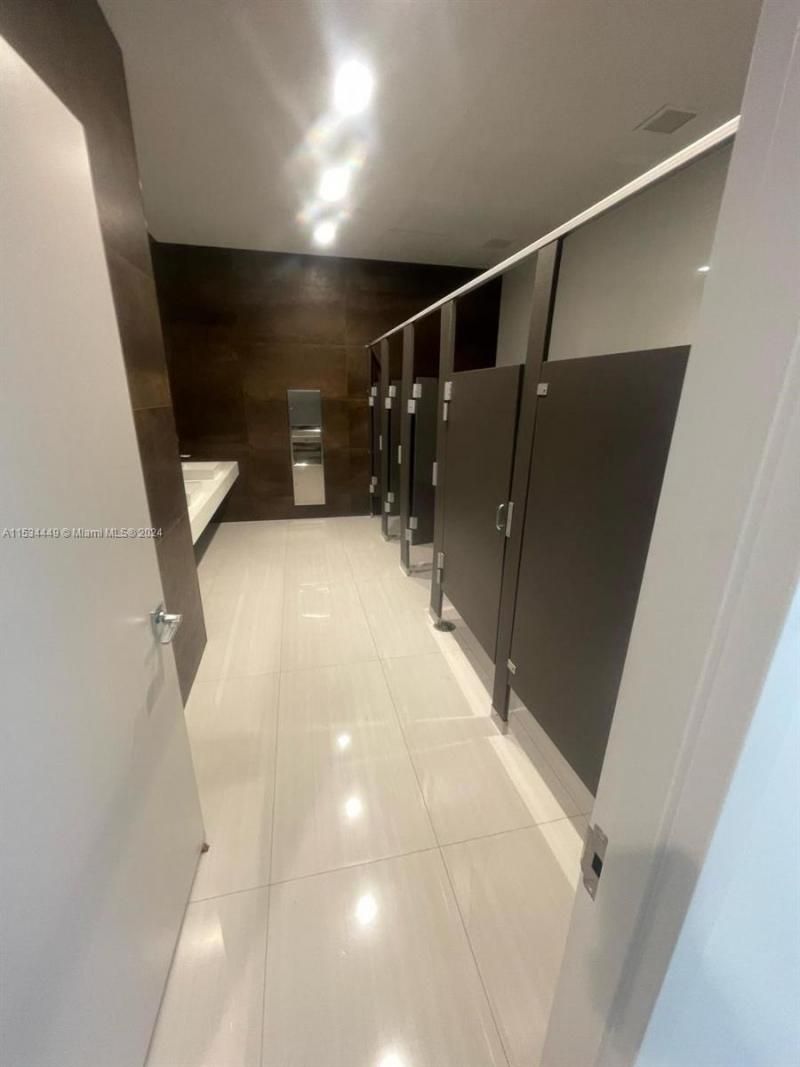 1006 E Hallandale Beach Blvd, Unit 4-206, Hallandale Beach, FL 33009 Photo