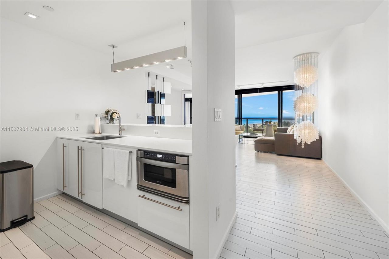 2201 Collins Ave, Unit 814, Miami Beach, FL 33139 Photo