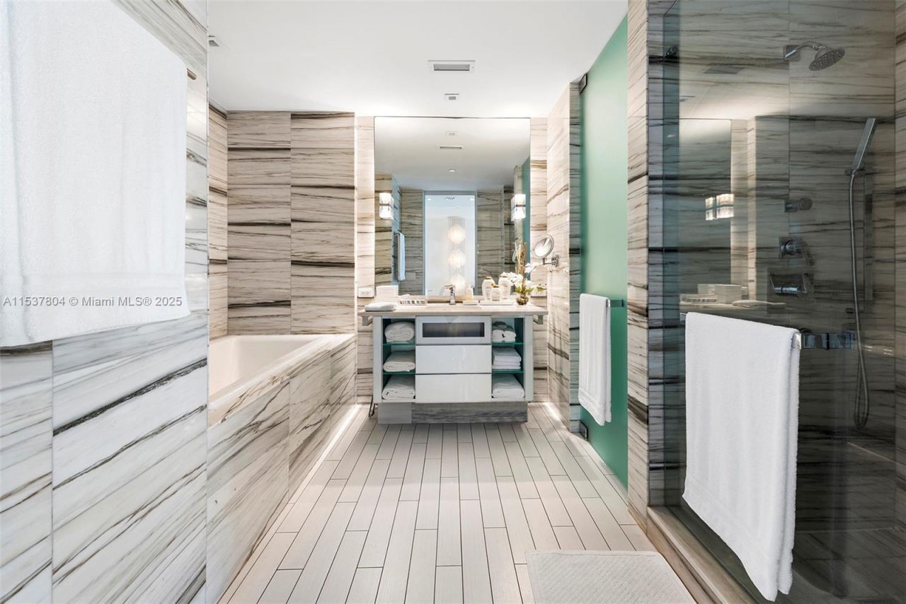 2201 Collins Ave, Unit 814, Miami Beach, FL 33139 Photo