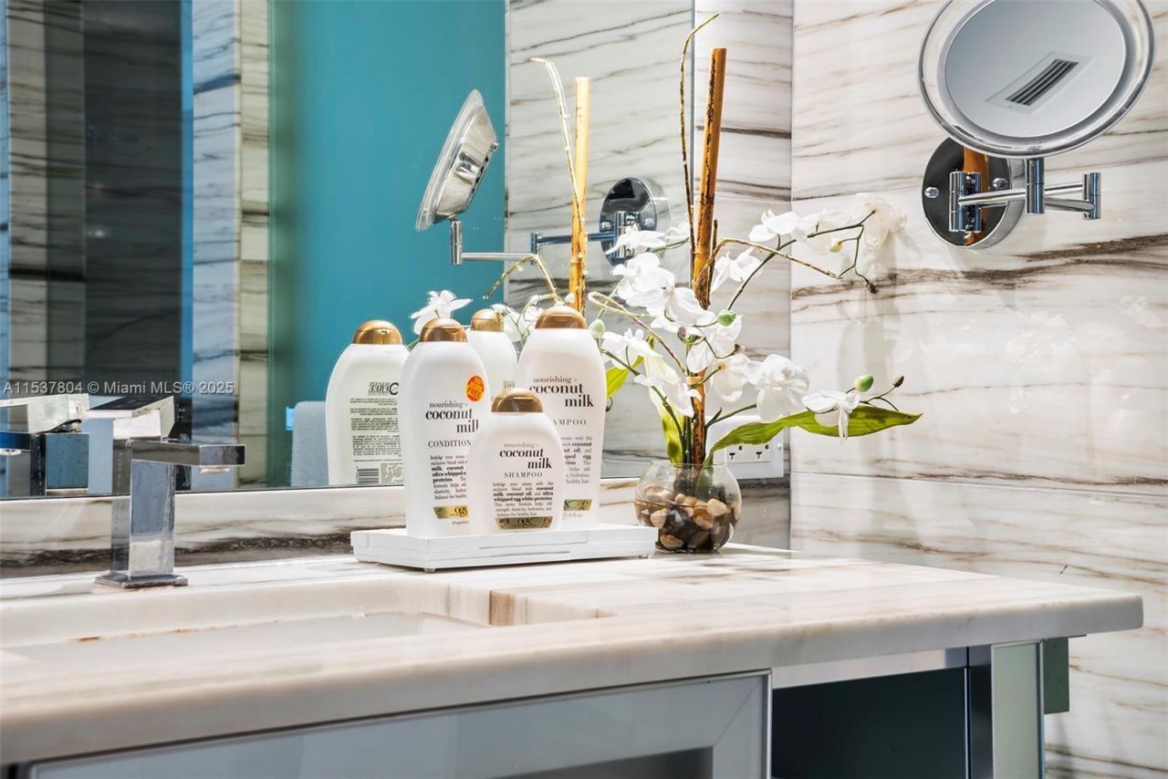 2201 Collins Ave, Unit 814, Miami Beach, FL 33139 Photo