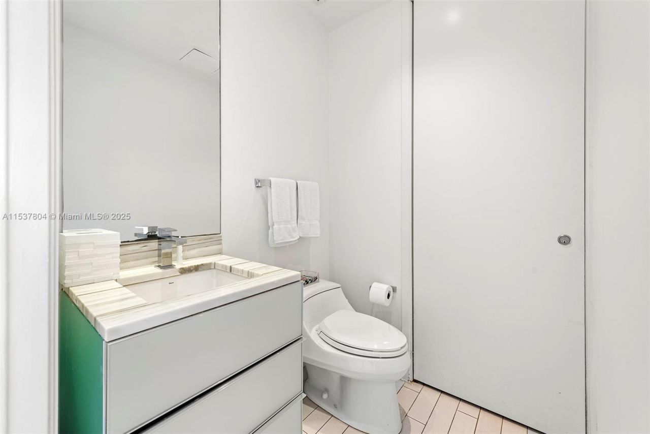 2201 Collins Ave, Unit 814, Miami Beach, FL 33139 Photo