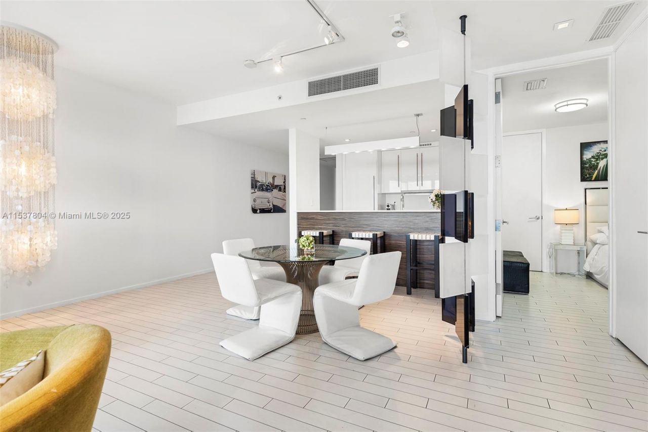 2201 Collins Ave, Unit 814, Miami Beach, FL 33139 Photo