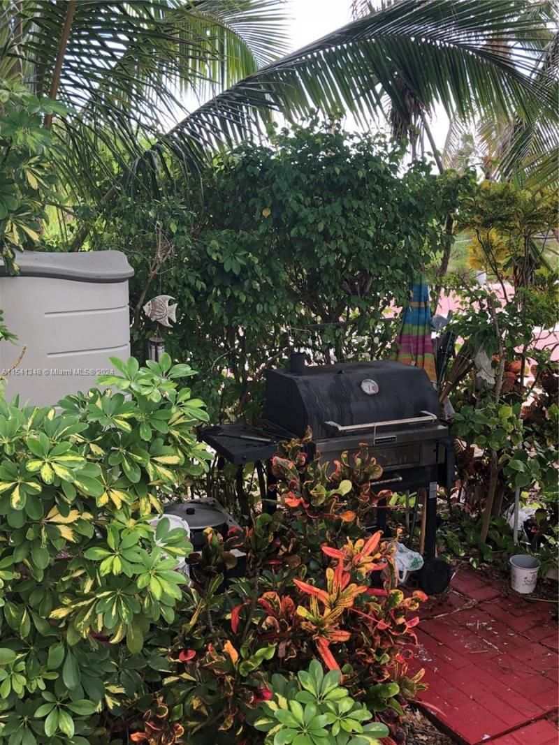 5445 Collins Ave, Unit TH2, Miami Beach, FL 33140 Photo