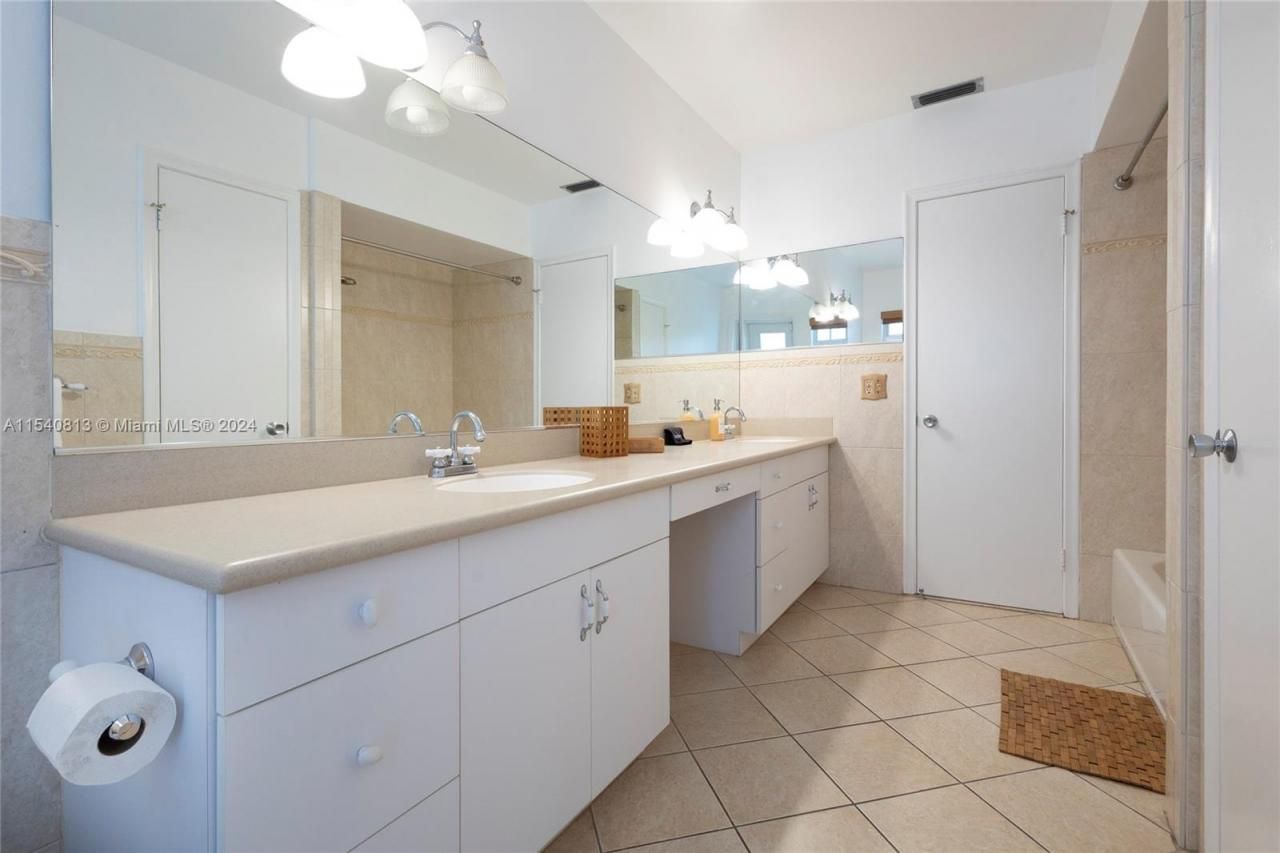 10130 SW 70th Ave, Pinecrest, FL 33156 Photo