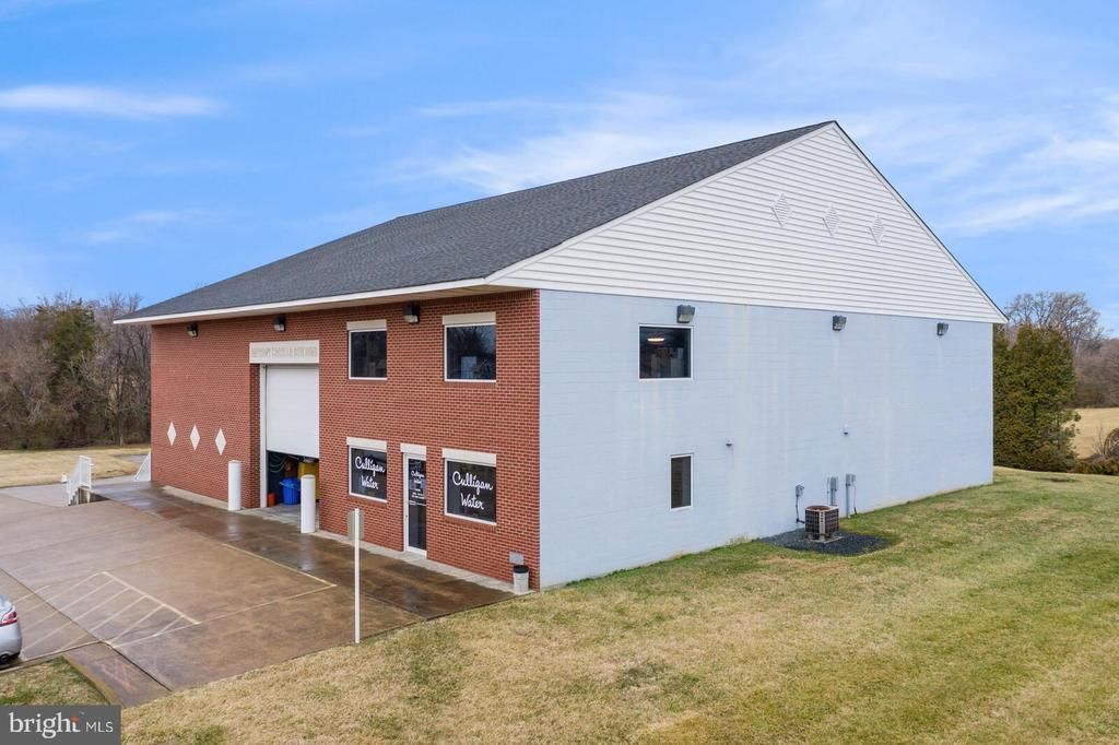 20 Mccarty Road, Fredericksburg, VA 22405 Main Photo