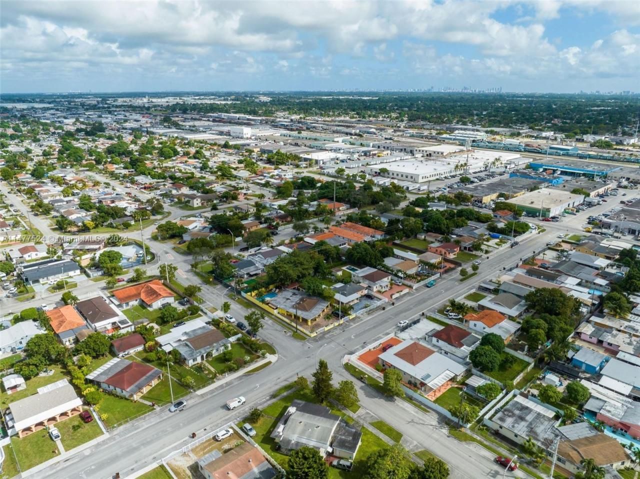 901 E 32nd St, Hialeah, FL 33013 Photo