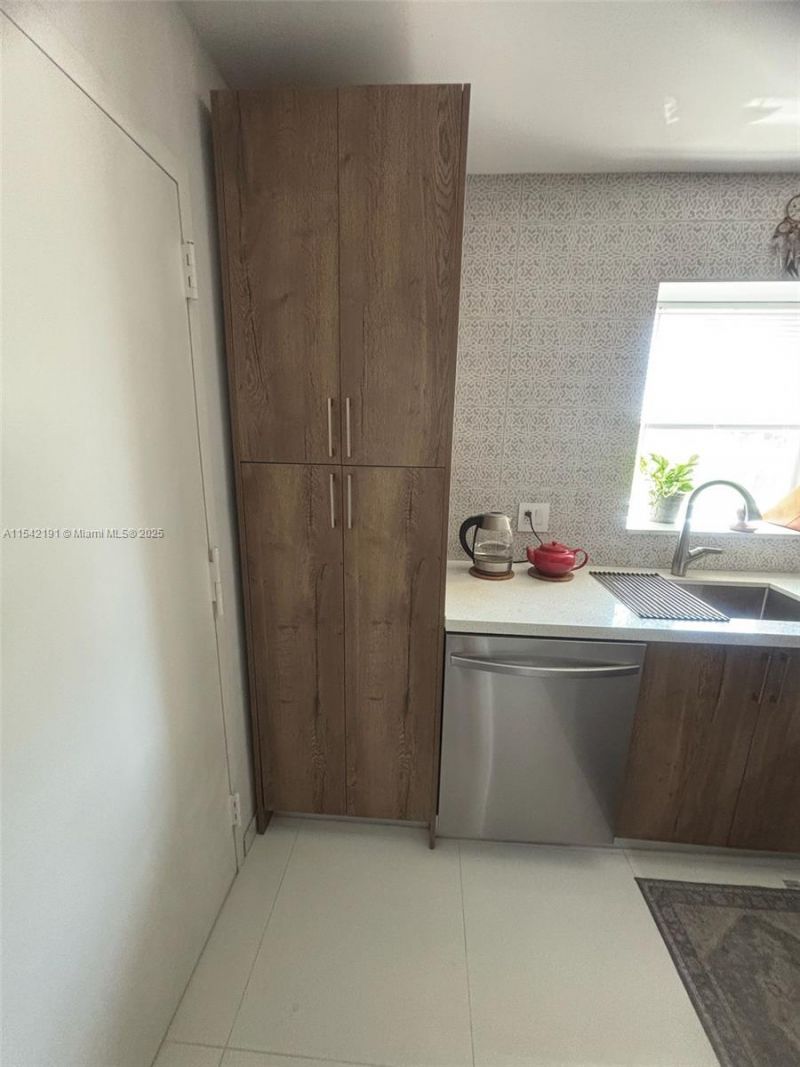 1865 S Ocean Dr, Unit 4F, Hallandale Beach, FL 33009 Photo