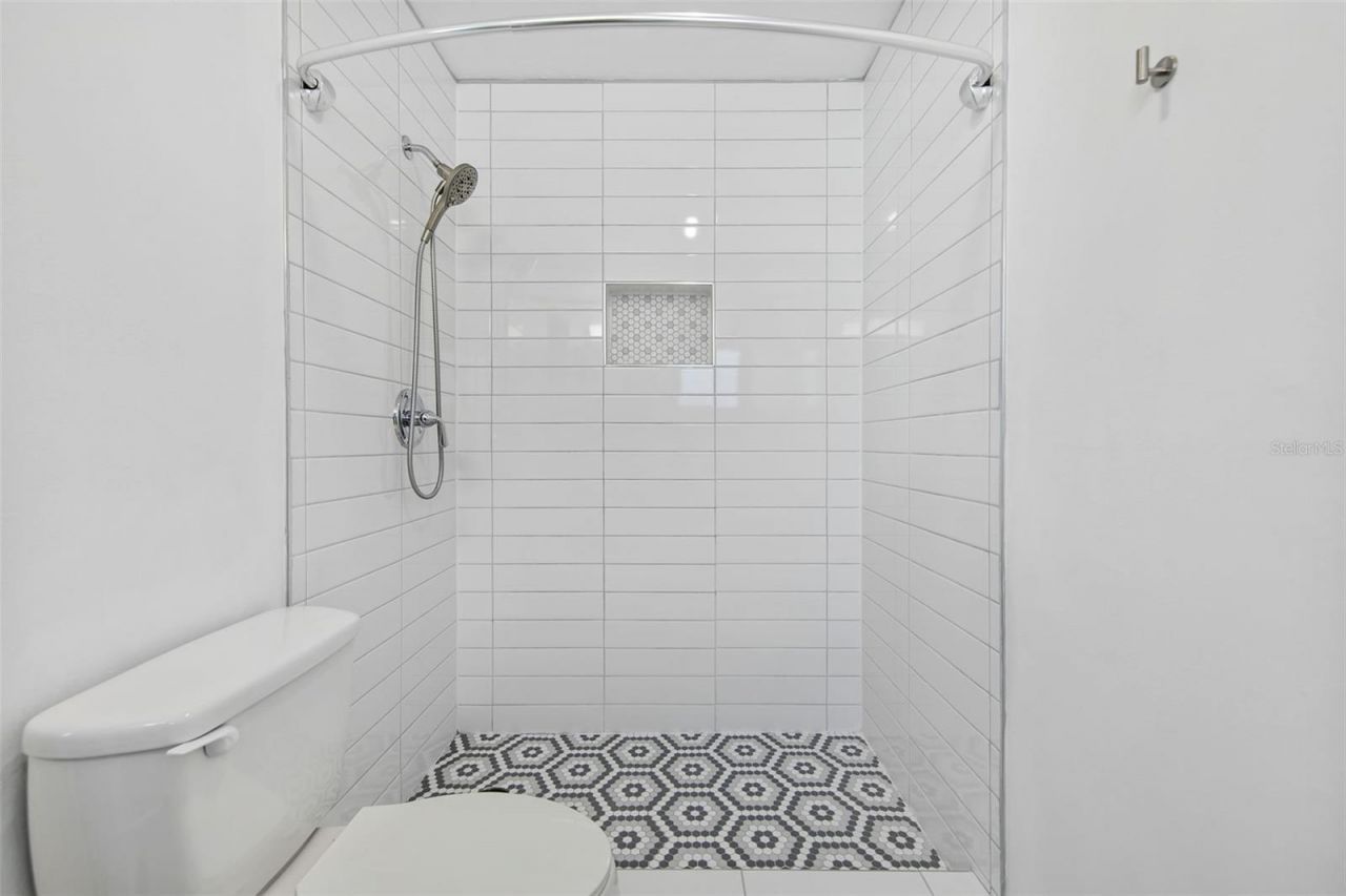 3915 Schwalbe Drive, Unit 128, Sarasota, FL 34235 Photo