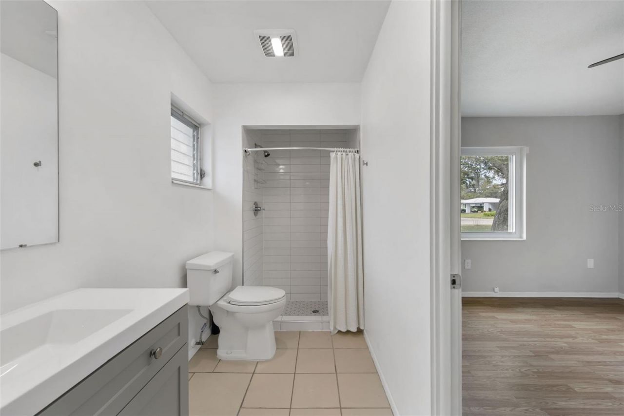 3915 Schwalbe Drive, Unit 128, Sarasota, FL 34235 Photo